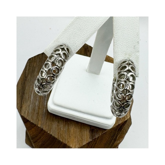 Vintage silver tone chunky hoop earrings with open cut outs  hinged clip on - Picture 9 of 11